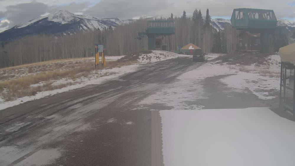 Umbrella Bar at Ten Peaks stream