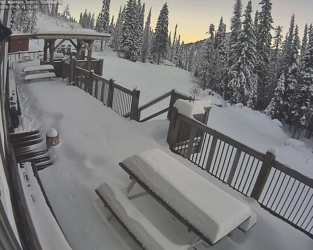 Red Resort - Paradise Lodge Deck Cam